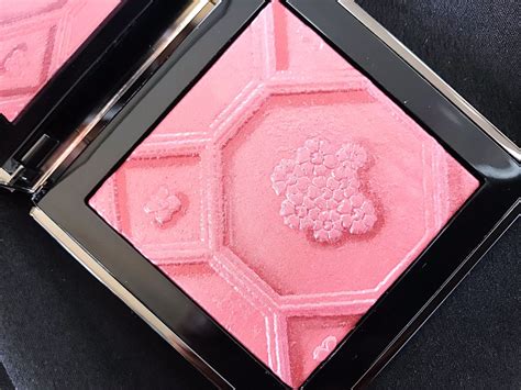 Burberry Silk and Bloom Blush Palette Review, Photos, Swatches 